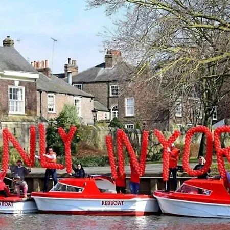 The Riverside At Woodsmill Quay With Parking Apartment *