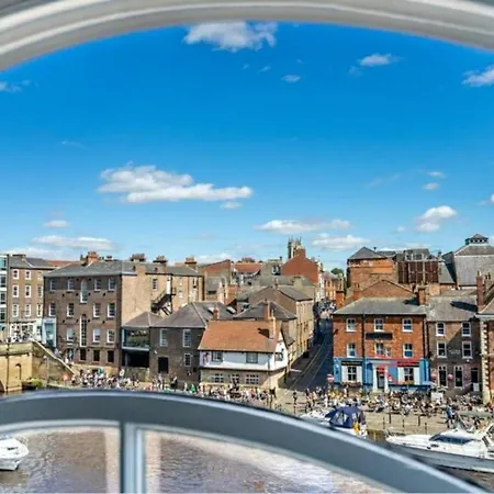 The Riverside At Woodsmill Quay With Parking *