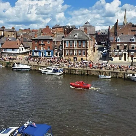 Lägenhet The Riverside At Woodsmill Quay With Parking