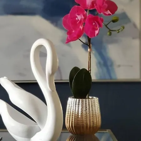 The Riverside At Woodsmill Quay With Parking *