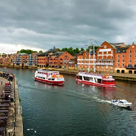 Apartament The Riverside At Woodsmill Quay With Parking York