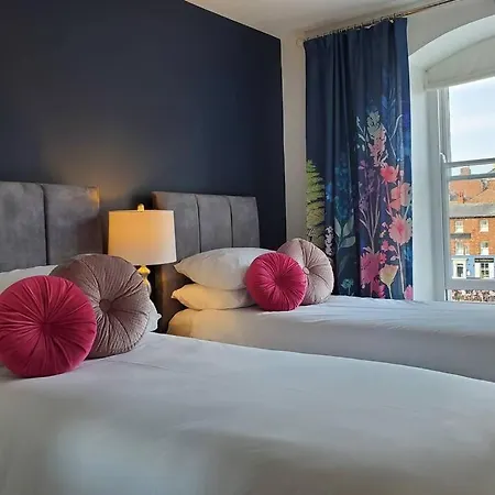 Apartamento The Riverside At Woodsmill Quay With Parking York