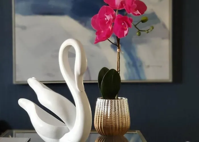 The Riverside At Woodsmill Quay With Parking *